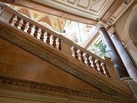 Už vstup do muzea je honosný