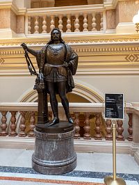 Krále Jiřího sochař značně zeštíhlel