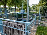 Soustavou stavidel se u lelktrárny vody dále větví