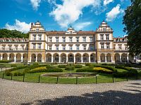 V Brandýse je zámek též sociálním ústavem