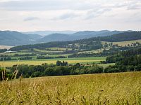 Přes Krásné k severozápadu a je vidět až na Králický Sněžník