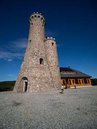 Širokým objektivem