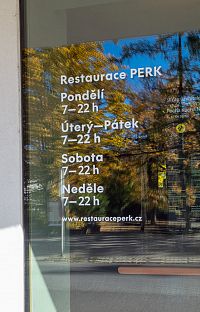 Kdo by chtěl ke stolu