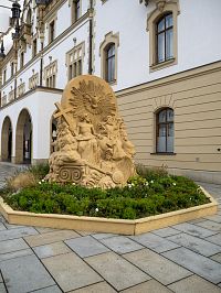 Písková atrapa vrcholové skulptury