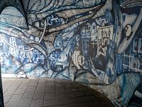 Průchodem do města