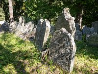 Poblíž židovský hřbitov