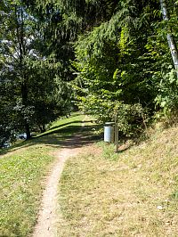 Po břehu na procházku