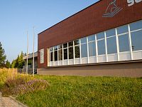 Ranní procházka kolem školního areálu