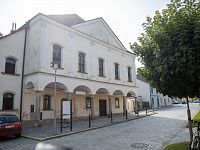 Průčelí synagogy