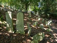 Náhrobky za tři století