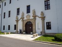 Skvostný zámecký portál