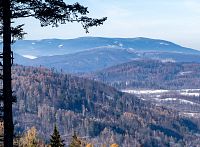 Je vidět i rozhledna na Kraličáku