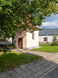 Kaplička u obecního úřadu