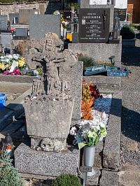 Zajímavý náhrobek