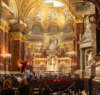 Sv. Štěpán je na hlavním oltáři