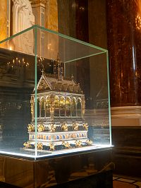 Relikviář s mumifikovanou rukou