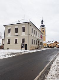 Radnice a kostel sv. Jiří