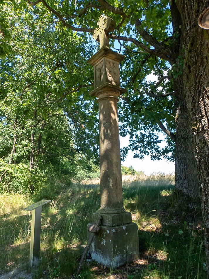 Květín • Boží muka blíže k Slavoňovu