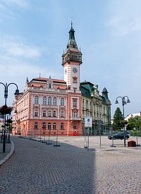 Radnice se spořitelnou