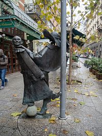 Budapest – Nagymezőútca • Géza Hofi