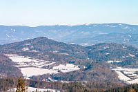V popředí Háj a Chocholík