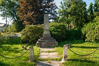 Původní výzdoba a nápiy jsou zakryté