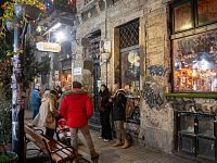 Vstup do barového domu