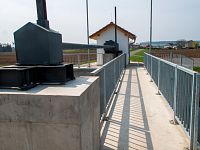 Dá se přejít po lávce