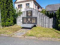 Původní vzhled byl v šedivých barvách