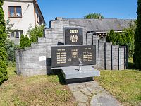 Černé desky jsou novější