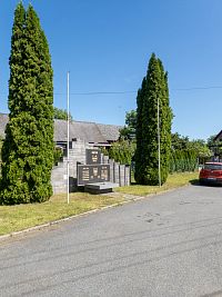 Nechybí stožáry pro vztyčení praporů