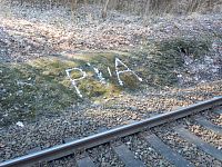 Za kolejemi v Raškově neznámá šifra