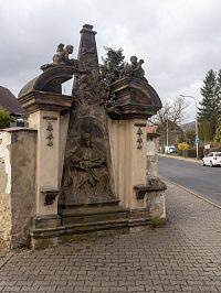 Jedná se o dílo méně trdičního vzhledu