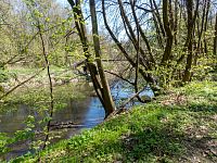 Valnou část vody odvádí Hynkovský jez