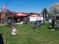 Do Lhoty je to blíže