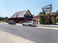 V pizzerii nemají jen pizzu, alei i cukrovinky, chlebíčky, pivo, limo aj.