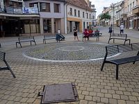 Loni byla uprostřed květinová věž