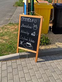 I s občerstvením
