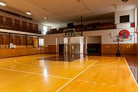 Hraje se tu basketbal, házená nebo volejbal
