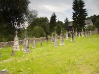 Přilehlý hřbitov