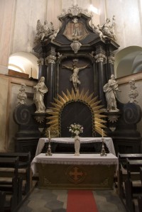 Oltář v kapli sv. Kříže