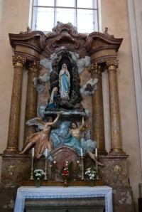 Oltář s Pannou Marií