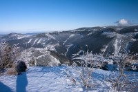Zimní výhled z Dlouhých Strání nad stínem Tupý vrch