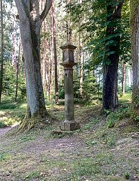 Součástí areálu je i boží muka