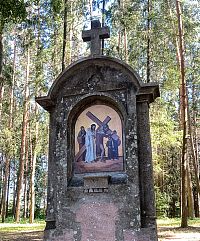 Šimon Kyrénský pomáhá nést kříž