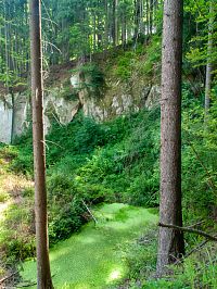 Další lom u silnice poblíž Maletínské přehrady