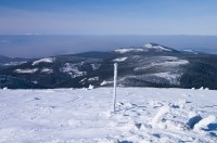 Czarna Góra vlevo nad inverzí Krkonoše