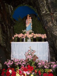 Poutní místo Panna Maria pod Skalou - oltář se sochou Panny Marie