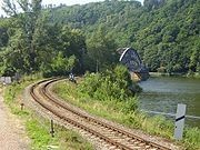 Odbočující dobříšská větev s železničním mostem přes Vltavu u Skochovic