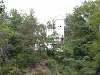 Vlašimský zámecký park - Starý hrad od řeky Blanice
